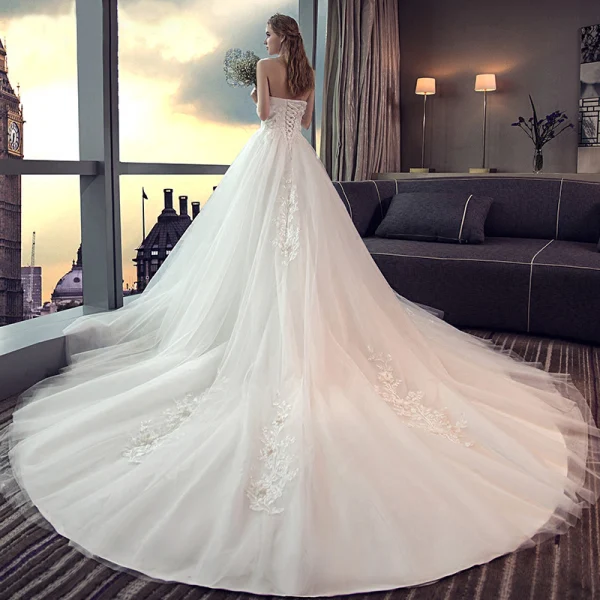 Affordable White Wedding Dresses 2018 A-Line / Princess Strapless Sleeveless Backless Lace Appliques Flower Pearl Ruffle Chapel Train