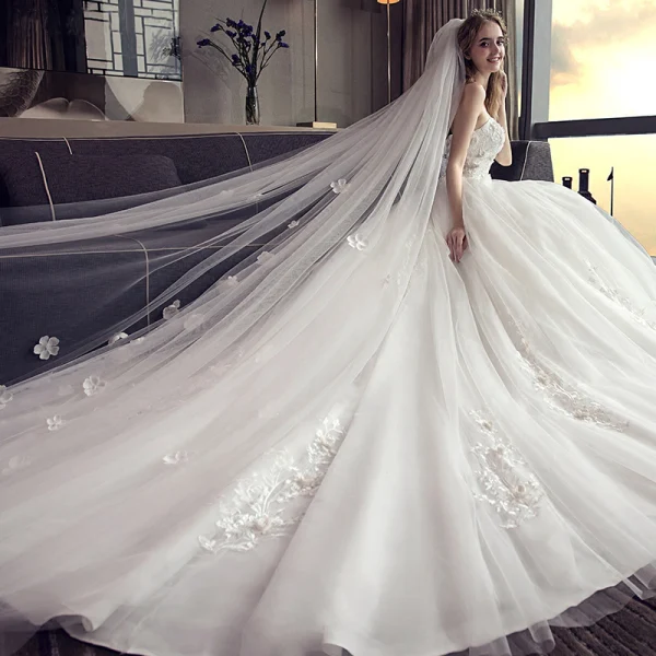 Affordable White Wedding Dresses 2018 A-Line / Princess Strapless Sleeveless Backless Lace Appliques Flower Pearl Ruffle Chapel Train