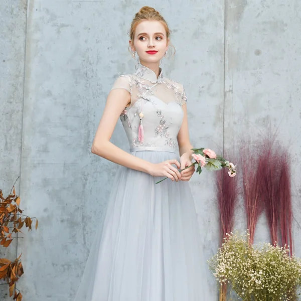 Chinese style Grey Embroidered Bridesmaid Dresses 2021 A-Line / Princess High Neck Short Sleeve Backless Tea-length Bridesmaid Wedding Party Dresses