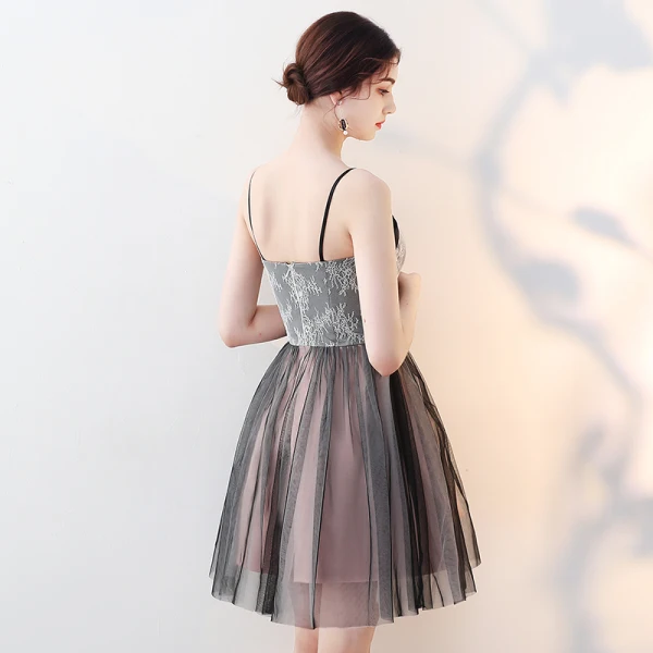 Chic / Belle Noire de retour Robe De Graduation 2018 Princesse Bretelles Spaghetti Sans Manches Courte Volants Dos Nu Robe De Ceremonie