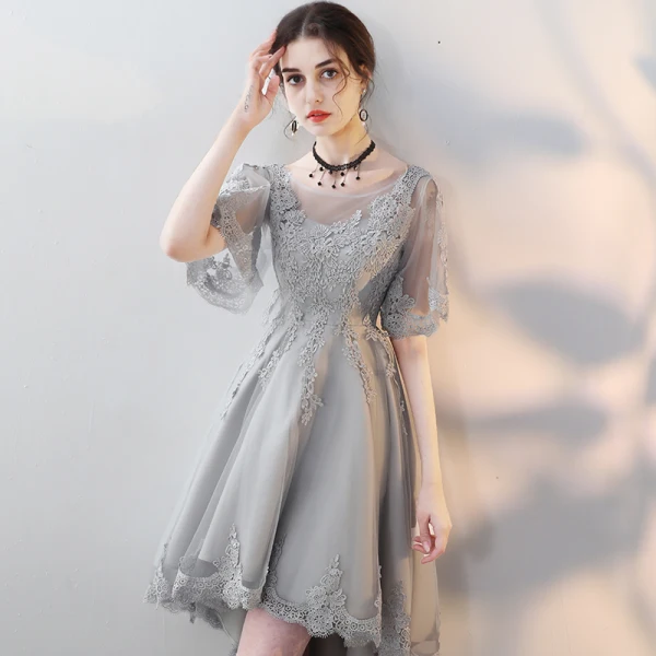 Haute Basse Gris Transparentes de retour Robe De Graduation 2018 Princesse Encolure Dégagée Manches Courtes Appliques En Dentelle Asymétrique Dos Nu Robe De Ceremonie