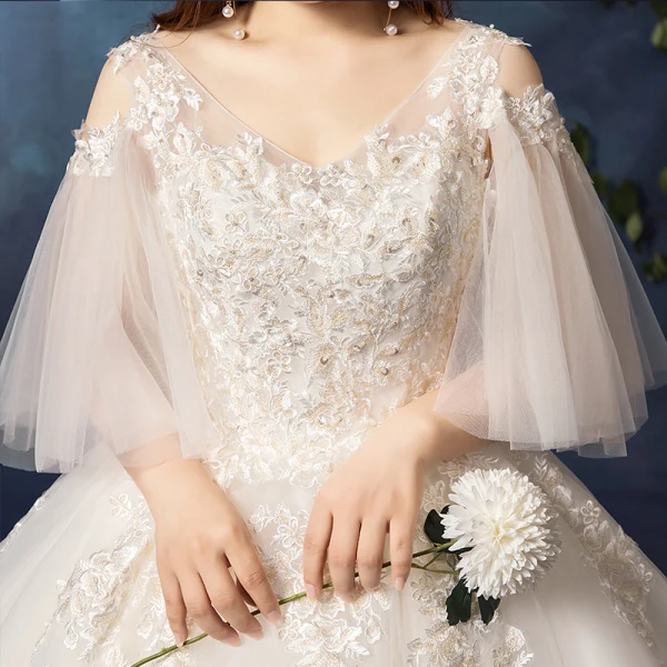 Klassisk Eleganta Vita Extra Stor Storlek Bröllopsklänningar 2019 Prinsessa Spets Tyll V-Hals Appliqués Halterneck Beading Paljetter Chapel Train