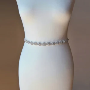 Moderne Mode Ivoire Mariage Rubans 2020 Métal Fait Main Satin Perlage Faux Diamant La Mariée Soirée Promo Accessorize