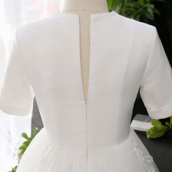 Vintage Weiß Plus Größe Brautkleider / Hochzeitskleider 2021 A Linie V-Ausschnitt Kurze Ärmel Rückenfreies Handgefertigt Kapelle-Schleppe Hochzeit
