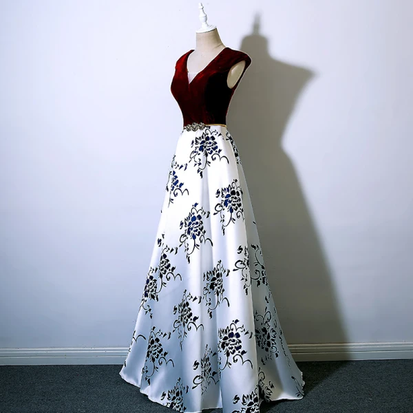 Chic / Beautiful Burgundy Evening Dresses  2018 A-Line / Princess V-Neck Floor-Length / Long Charmeuse Printing Evening Party Formal Dresses