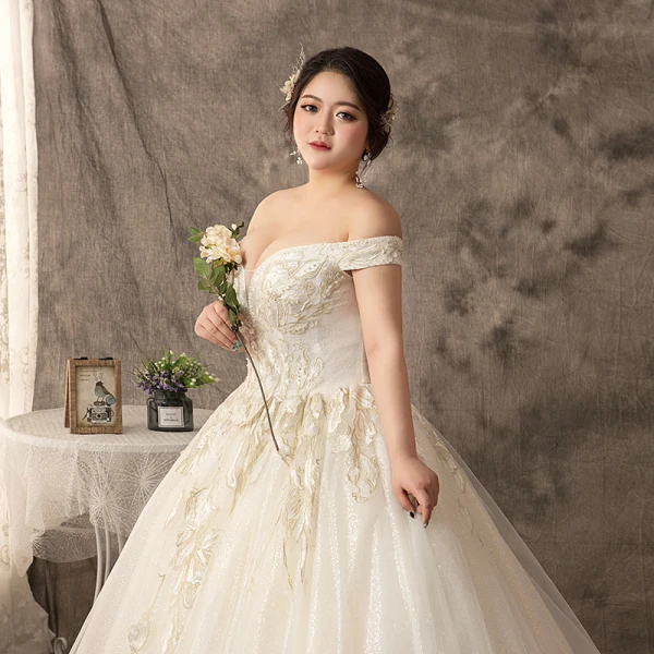 Luksus Hvit Ballkjole Pluss Størrelse Brudekjoler 2019 Blonder Tyll Appliques Ryggløse Beading Håndlaget Kjæreste Chapel Train Bryllup