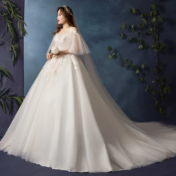 Klassisk Eleganta Vita Extra Stor Storlek Bröllopsklänningar 2019 Prinsessa Spets Tyll V-Hals Appliqués Halterneck Beading Paljetter Chapel Train