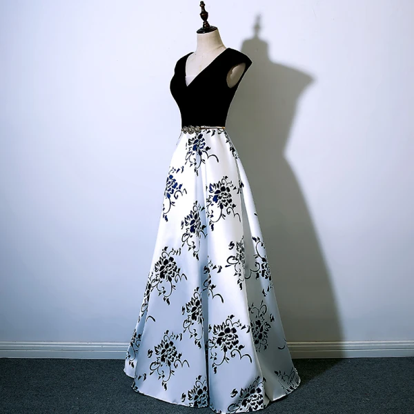 Chic / Beautiful Burgundy Evening Dresses  2018 A-Line / Princess V-Neck Floor-Length / Long Charmeuse Printing Evening Party Formal Dresses