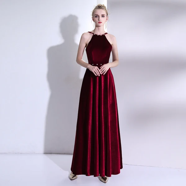 Stylowe / Modne Burgund Długie Sukienki Wieczorowe 2018 Princessa Charmeuse Bez Pleców Frezowanie Sukienki Wizytowe