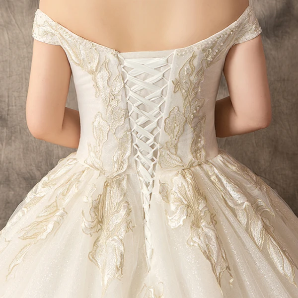 Luksus Hvit Ballkjole Pluss Størrelse Brudekjoler 2019 Blonder Tyll Appliques Ryggløse Beading Håndlaget Kjæreste Chapel Train Bryllup