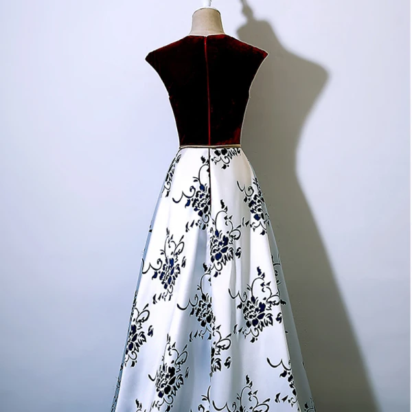 Chic / Beautiful Burgundy Evening Dresses  2018 A-Line / Princess V-Neck Floor-Length / Long Charmeuse Printing Evening Party Formal Dresses
