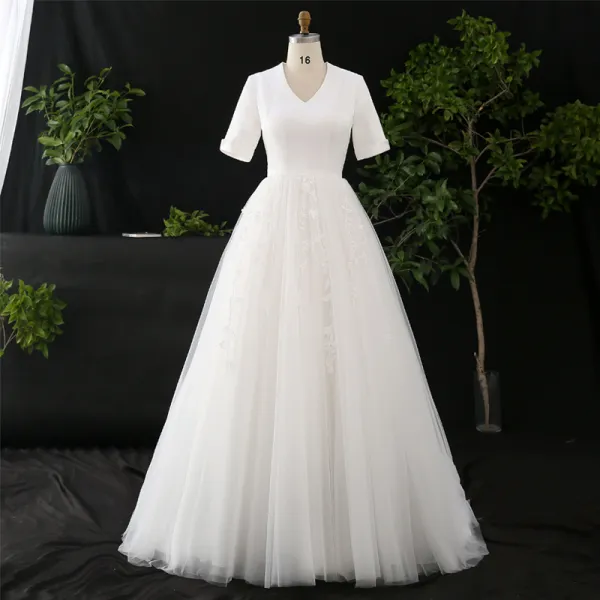 Vintage / Retro White Plus Size Wedding Dresses 2021 A-Line / Princess V-Neck Short Sleeve Backless Handmade  Chapel Train Wedding