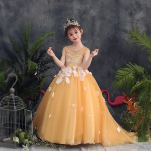 Härlig Guld Brudnäbbsklänning 2019 Prinsessa Urringning Ärmlös Appliqués Blomma Pärla Rhinestone Svep Tåg Ruffle Halterneck Klänning Till Bröllop