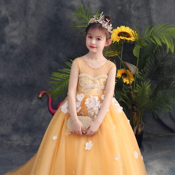 Lovely Gold Flower Girl Dresses 2019 A-Line / Princess Scoop Neck Sleeveless Appliques Flower Pearl Rhinestone Sweep Train Ruffle Backless Wedding Party Dresses