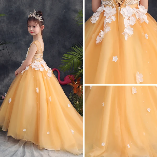 Lovely Gold Flower Girl Dresses 2019 A-Line / Princess Scoop Neck Sleeveless Appliques Flower Pearl Rhinestone Sweep Train Ruffle Backless Wedding Party Dresses