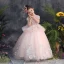 Schöne Pearl Rosa Blumenmädchenkleider 2019 Ballkleid Off Shoulder Spaghettiträger Kurze Ärmel Applikationen Spitze Perle Perlenstickerei Sweep / Pinsel Zug Rüschen Rückenfreies Kleider Für Hochzeit