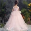 Schöne Pearl Rosa Blumenmädchenkleider 2019 Ballkleid Off Shoulder Spaghettiträger Kurze Ärmel Applikationen Spitze Perle Perlenstickerei Sweep / Pinsel Zug Rüschen Rückenfreies Kleider Für Hochzeit