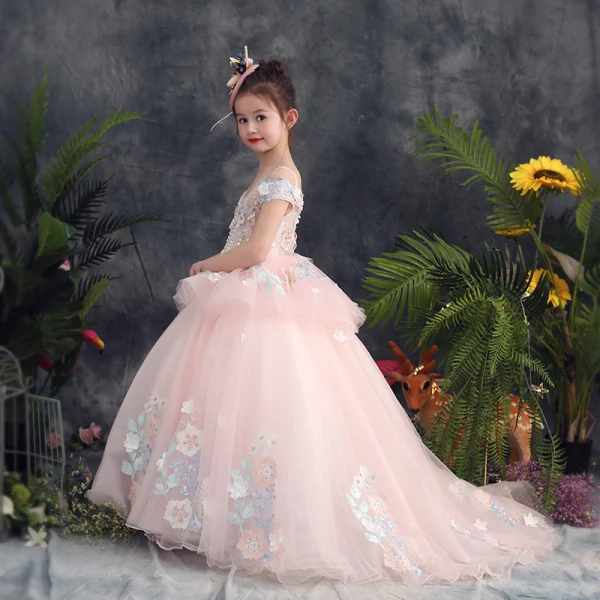 Schöne Pearl Rosa Blumenmädchenkleider 2019 Ballkleid Off Shoulder Spaghettiträger Kurze Ärmel Applikationen Spitze Perle Perlenstickerei Sweep / Pinsel Zug Rüschen Rückenfreies Kleider Für Hochzeit