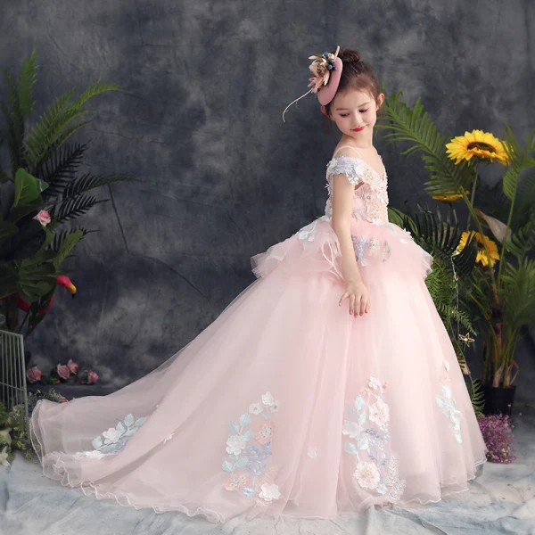 Schöne Pearl Rosa Blumenmädchenkleider 2019 Ballkleid Off Shoulder Spaghettiträger Kurze Ärmel Applikationen Spitze Perle Perlenstickerei Sweep / Pinsel Zug Rüschen Rückenfreies Kleider Für Hochzeit