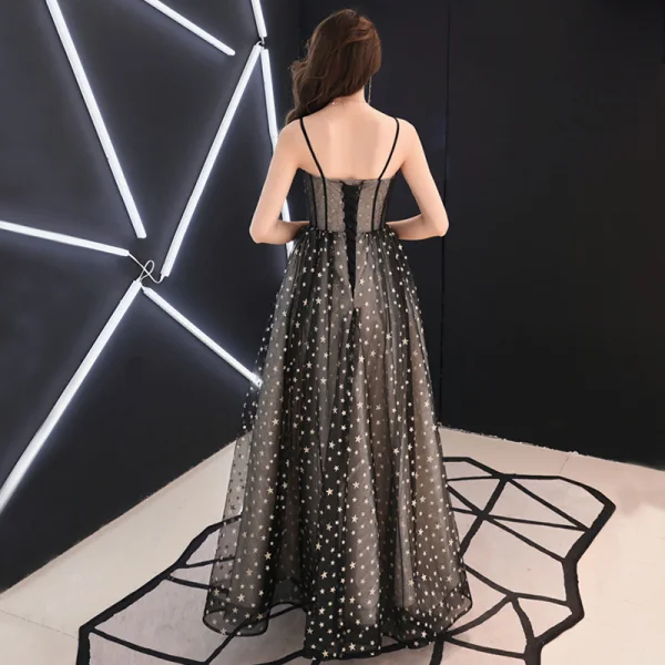 Elegante Schwarz Ballkleider 2019 A Linie Spaghettiträger Ärmellos Glanz Star Lange Rüschen Rückenfreies Festliche Kleider