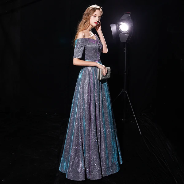 Bling Bling Multi-Färger Aftonklänningar 2019 Prinsessa Av Axeln 1/2 ärm Glittriga / Glitter Polyester Långa Ruffle Halterneck Formella Klänningar