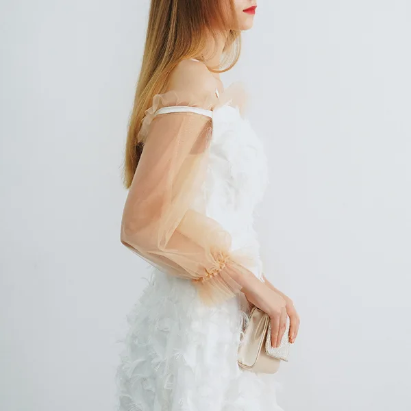 Chic / Belle Ivoire de retour Robe De Graduation 2019 Princesse De l'épaule Bretelles Spaghetti Gonflée Manches Longues Appliques En Dentelle Thé Longueur Dos Nu Robe De Ceremonie