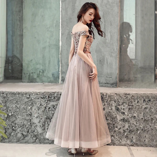 Abordable Chocolat Robe De Soirée 2019 Princesse De l'épaule Manches Courtes Appliques En Dentelle Noeud Ceinture Longue Volants Dos Nu Robe De Ceremonie