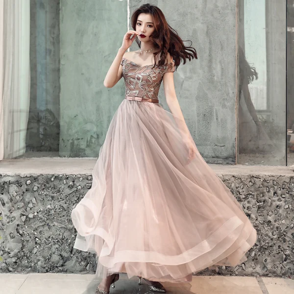 Abordable Chocolat Robe De Soirée 2019 Princesse De l'épaule Manches Courtes Appliques En Dentelle Noeud Ceinture Longue Volants Dos Nu Robe De Ceremonie