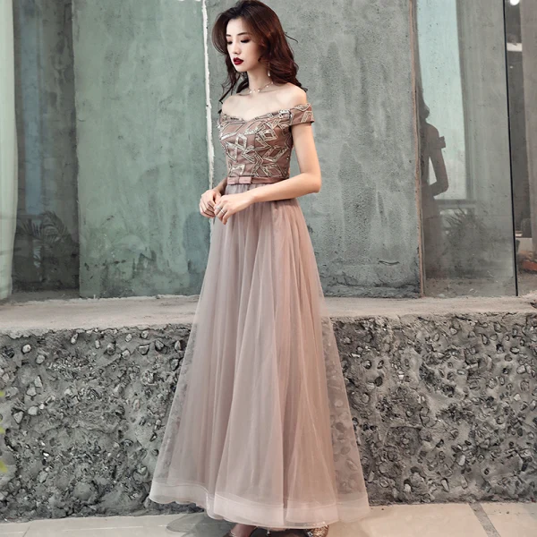 Abordable Chocolat Robe De Soirée 2019 Princesse De l'épaule Manches Courtes Appliques En Dentelle Noeud Ceinture Longue Volants Dos Nu Robe De Ceremonie