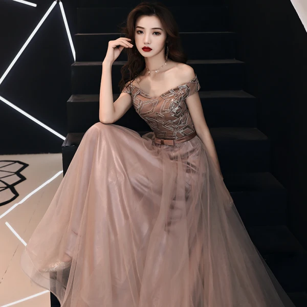 Abordable Chocolat Robe De Soirée 2019 Princesse De l'épaule Manches Courtes Appliques En Dentelle Noeud Ceinture Longue Volants Dos Nu Robe De Ceremonie