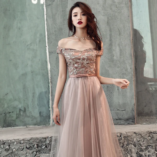 Abordable Chocolat Robe De Soirée 2019 Princesse De l'épaule Manches Courtes Appliques En Dentelle Noeud Ceinture Longue Volants Dos Nu Robe De Ceremonie