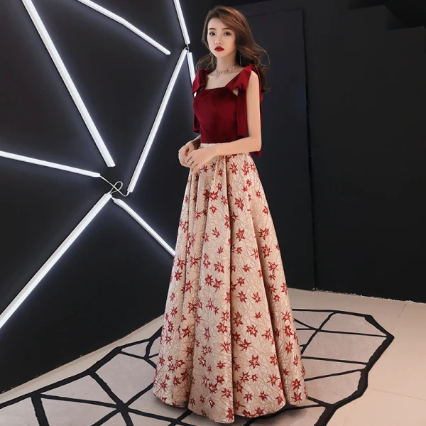 Moderne / Mode Bordeaux Robe De Soirée 2019 Princesse épaules Sans Manches Brodé Fleur Longue Volants Dos Nu Robe De Ceremonie