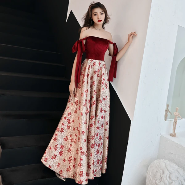 Moderne / Mode Bordeaux Robe De Soirée 2019 Princesse épaules Sans Manches Brodé Fleur Longue Volants Dos Nu Robe De Ceremonie