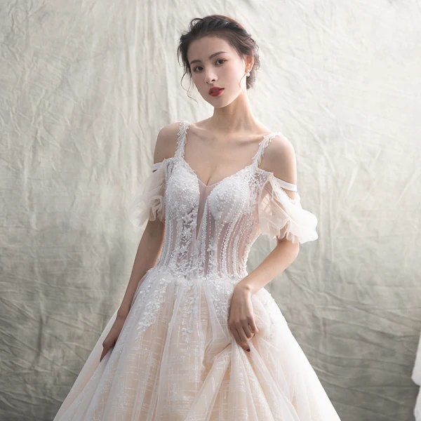 Illusion Champagner Durchsichtige Brautkleider / Hochzeitskleider 2019 A Linie Spaghettiträger Kurze Ärmel Rückenfreies Applikationen Spitze Perlenstickerei Kathedrale Schleppe Rüschen