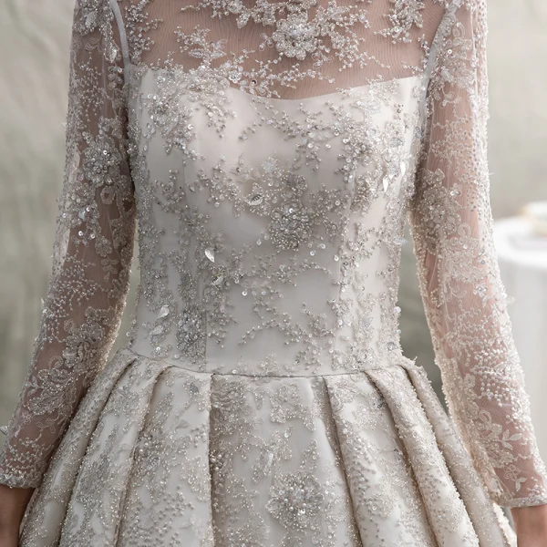 Luxus / Herrlich Ivory / Creme Durchsichtige Brautkleider / Hochzeitskleider 2019 A Linie Rundhalsausschnitt Lange Ärmel Rückenfreies Handgefertigt Perlenstickerei Perle Pailletten Kathedrale Schleppe Rüschen