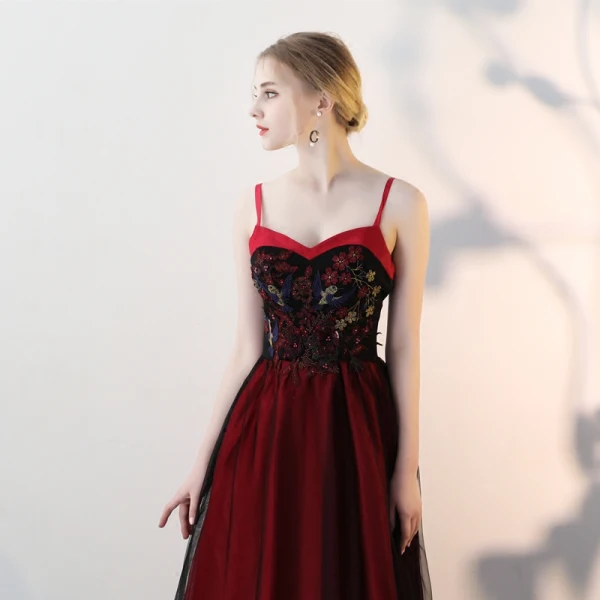 Sexy Bordeaux Robe De Soirée 2018 Empire Bretelles Spaghetti Sans Manches Perle Faux Diamant Brodé Longue Volants Dos Nu Robe De Ceremonie