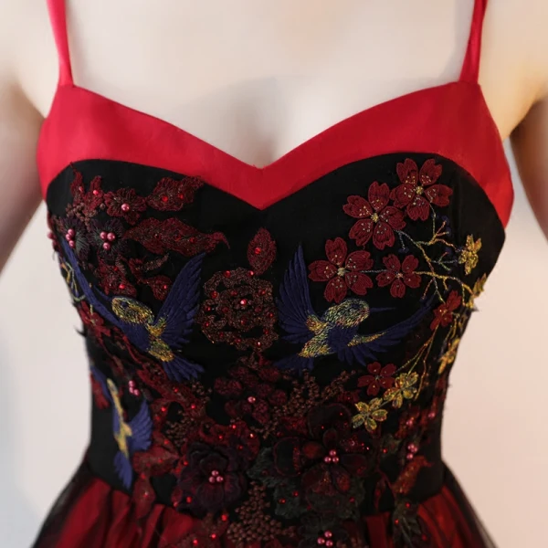 Sexy Bordeaux Robe De Soirée 2018 Empire Bretelles Spaghetti Sans Manches Perle Faux Diamant Brodé Longue Volants Dos Nu Robe De Ceremonie