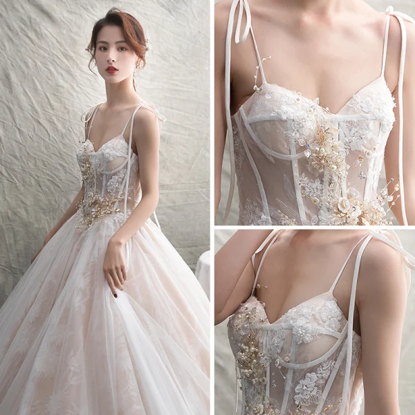 Schöne Champagner Brautkleider / Hochzeitskleider 2019 A Linie Spaghettiträger Ärmellos Rückenfreies Applikationen Spitze Perle Perlenstickerei Kapelle-Schleppe Rüschen