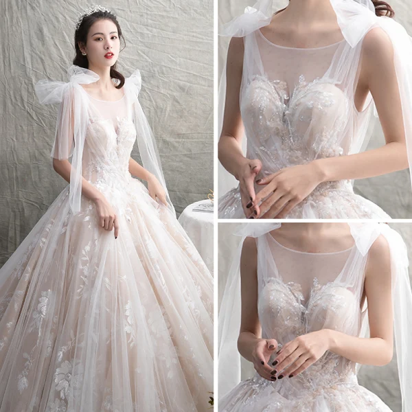 Schöne Champagner Durchsichtige Brautkleider / Hochzeitskleider 2019 A Linie Rundhalsausschnitt Ärmellos Rückenfreies Glanz Applikationen Spitze Kapelle-Schleppe Rüschen