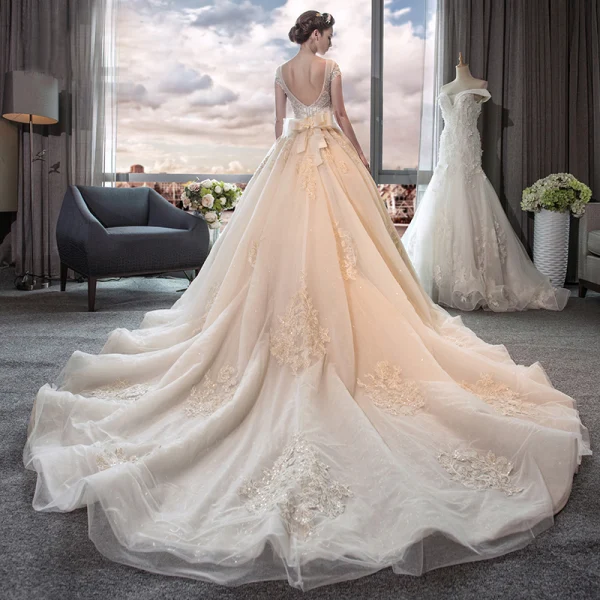 Élégant Champagne Transparentes Robe De Mariée 2019 Princesse Encolure Dégagée Mancherons Dos Nu Appliques En Dentelle Perlage Cathedral Train Volants