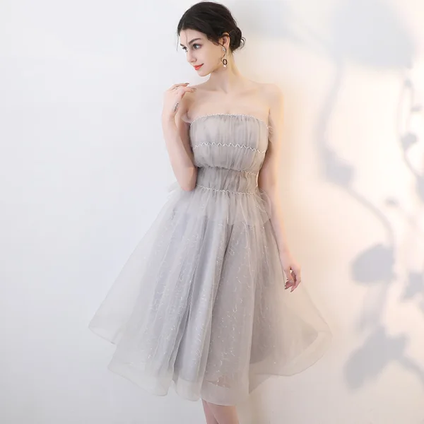 Elegant Grey Homecoming Graduation Dresses 2019 A-Line / Princess Strapless Sleeveless Glitter Tulle Knee-Length Ruffle Backless Formal Dresses