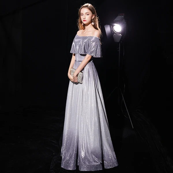 Sternenklarer Himmel Grau Abendkleider 2019 A Linie Off Shoulder Kurze Ärmel Stoffgürtel Lange Rüschen Rückenfreies Glanz Polyester Festliche Kleider