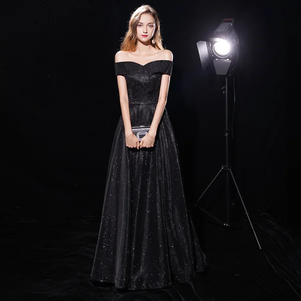 Sternenklarer Himmel Schwarz Abendkleider 2019 A Linie Off Shoulder Kurze Ärmel Stoffgürtel Glanz Polyester Lange Rüschen Rückenfreies Festliche Kleider