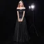 Sternenklarer Himmel Schwarz Abendkleider 2019 A Linie Off Shoulder Kurze Ärmel Stoffgürtel Glanz Polyester Lange Rüschen Rückenfreies Festliche Kleider