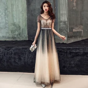 Illusjon Mørk Marineblå Gradient Farge Champagne Gjennomsiktig Ballkjoler 2019 Prinsesse V Hals Korte Ermer Sash Beading Glitter Tyll Lange Ryggløse Formelle Kjoler