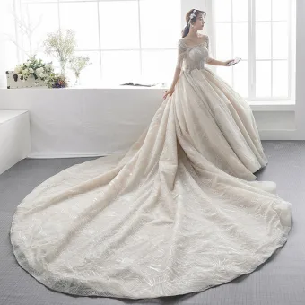 Luxe Champagne Robe De Mariée 2019 Princesse Encolure Carrée Manches De Cloche Dos Nu Appliques En Dentelle Glitter Tulle Cathedral Train Volants