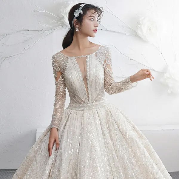 Luxus / Herrlich Champagner Durchsichtige Brautkleider / Hochzeitskleider 2019 A Linie Eckiger Ausschnitt Lange Ärmel Perlenstickerei Glanz Tülle Kathedrale Schleppe Rüschen