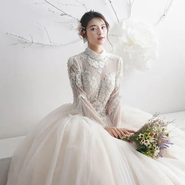 Illusion Champagner Durchsichtige Brautkleider / Hochzeitskleider 2019 A Linie Stehkragen Glockenhülsen Rückenfreies Applikationen Spitze Perlenstickerei Lange Rüschen