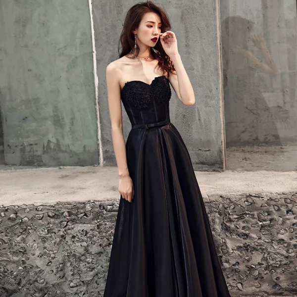 Elegant Svart Satin Selskapskjoler 2019 Prinsesse Kjæreste Uten Ermer Beading Sløyfe Sash Feie Tog Buste Ryggløse Formelle Kjoler