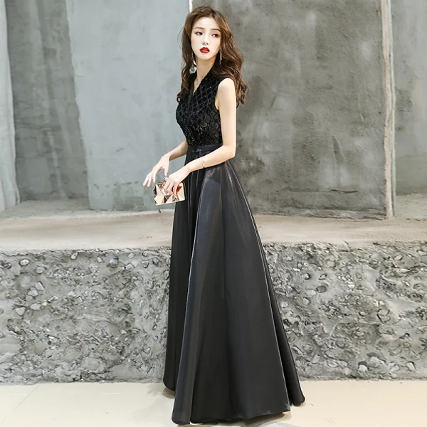 Abordable Noire Robe De Soirée 2019 Princesse V-Cou Sans Manches Ceinture Glitter Paillettes Longue Volants Robe De Ceremonie